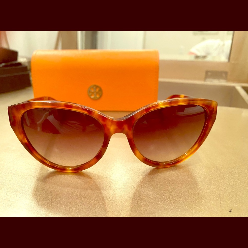 Tory Burch like new tortoise sunglasses